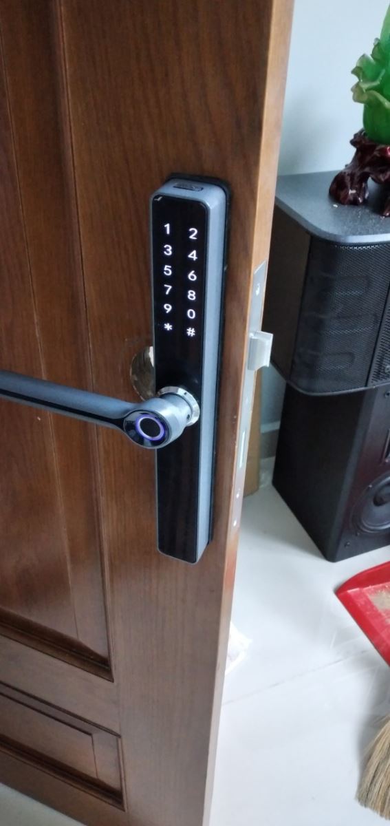 khóa cửa nhôm