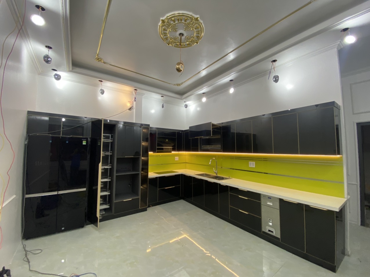 Tủ bếp nhôm kính mẫu mới 5